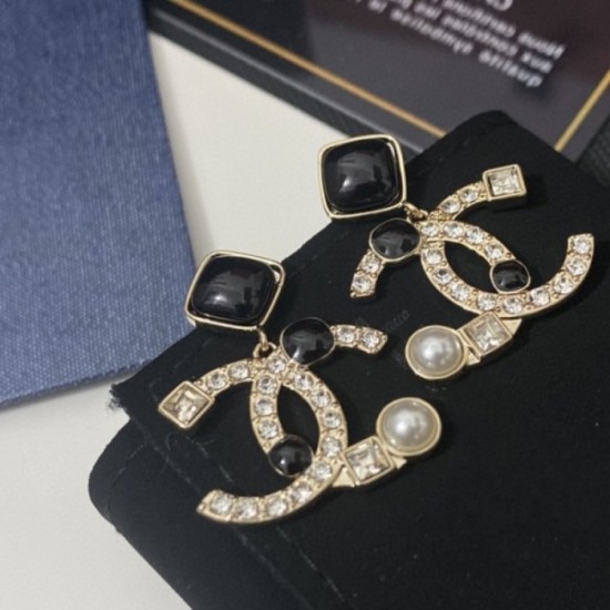 Next hit inevitable brand earrings 2023SS CHANEL Chanel Next hit inevitable brand earrings 2023SS CHANEL Chanel